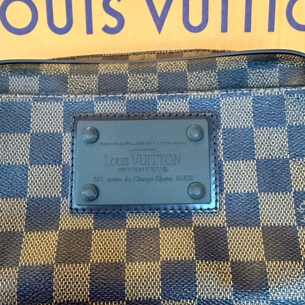 Louis Vuitton - Picture 3 of 9